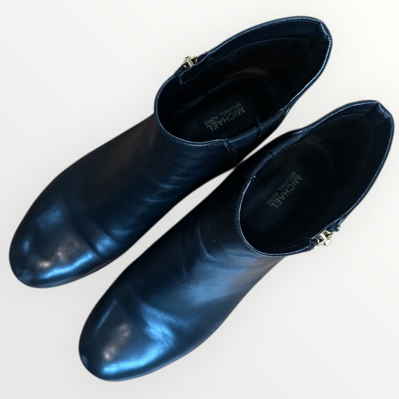 MICHAEL Michael Kors Women's Black Leather Lainey Flat Booties - Picture 9 of 11